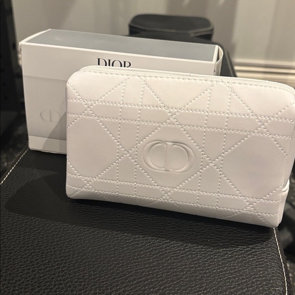 Dior Gift Set - Picture 3 of 7